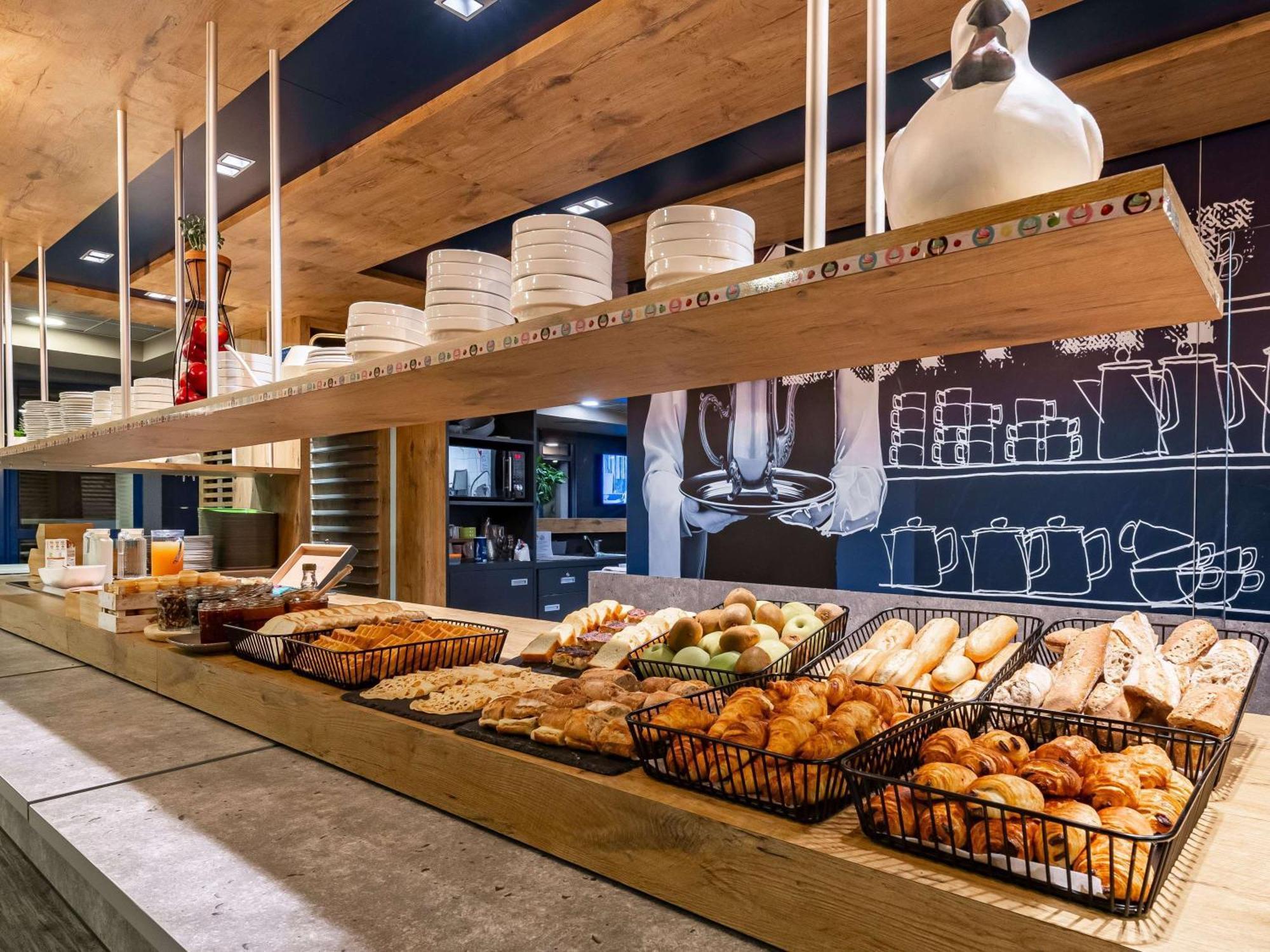 Ibis Budget Marne La Vallee Pontault Combault Exterior foto