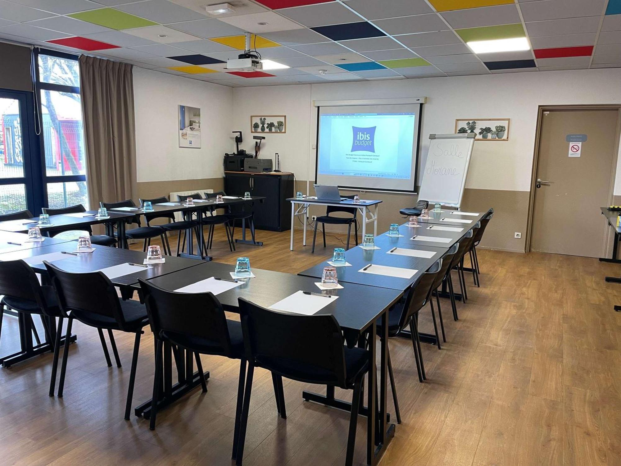 Ibis Budget Marne La Vallee Pontault Combault Exterior foto