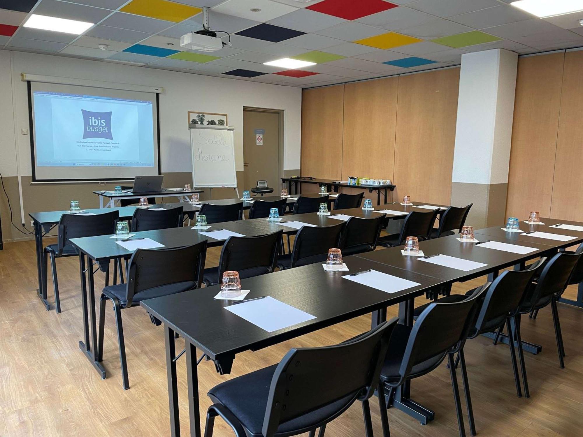 Ibis Budget Marne La Vallee Pontault Combault Exterior foto