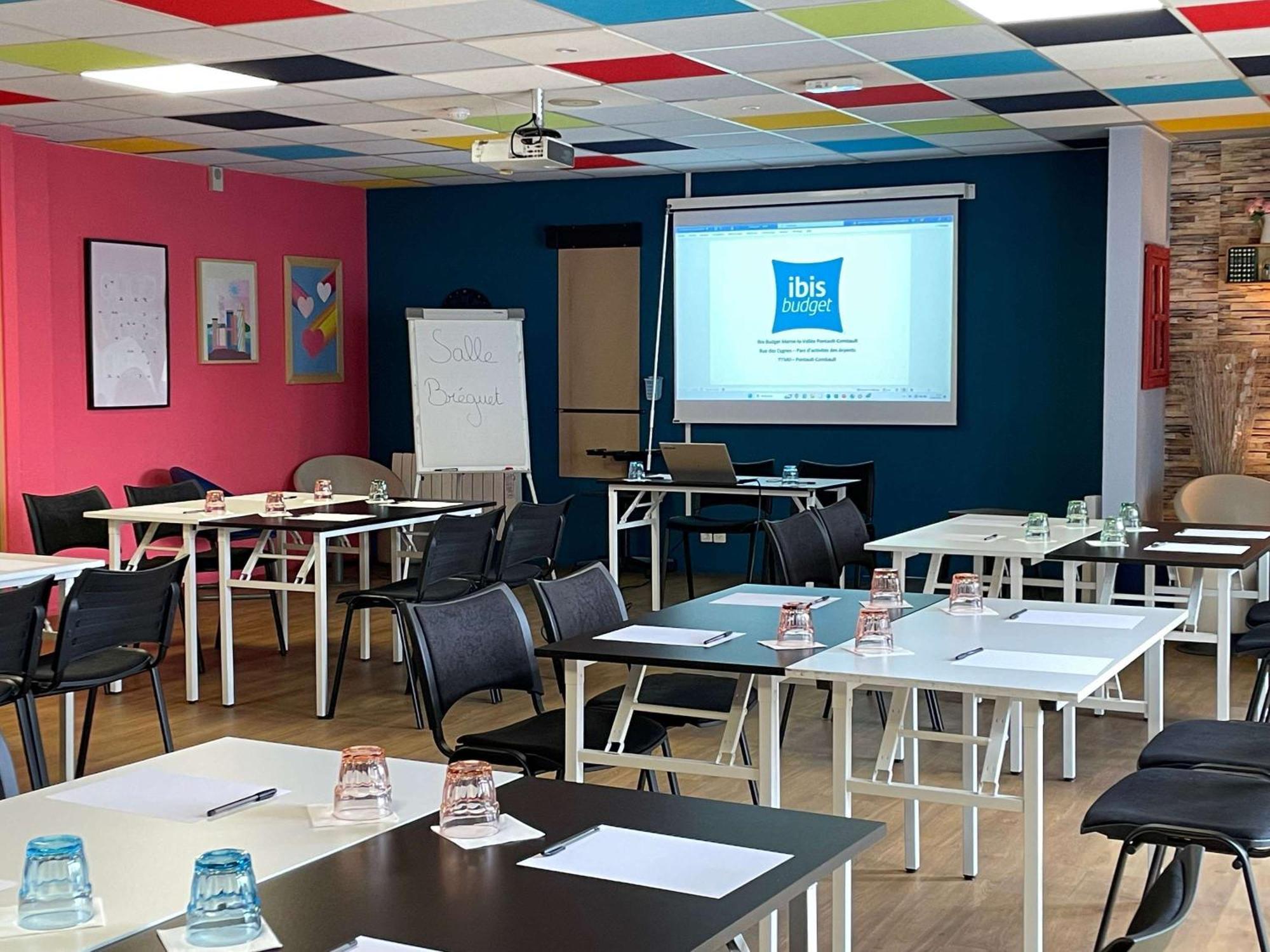 Ibis Budget Marne La Vallee Pontault Combault Exterior foto