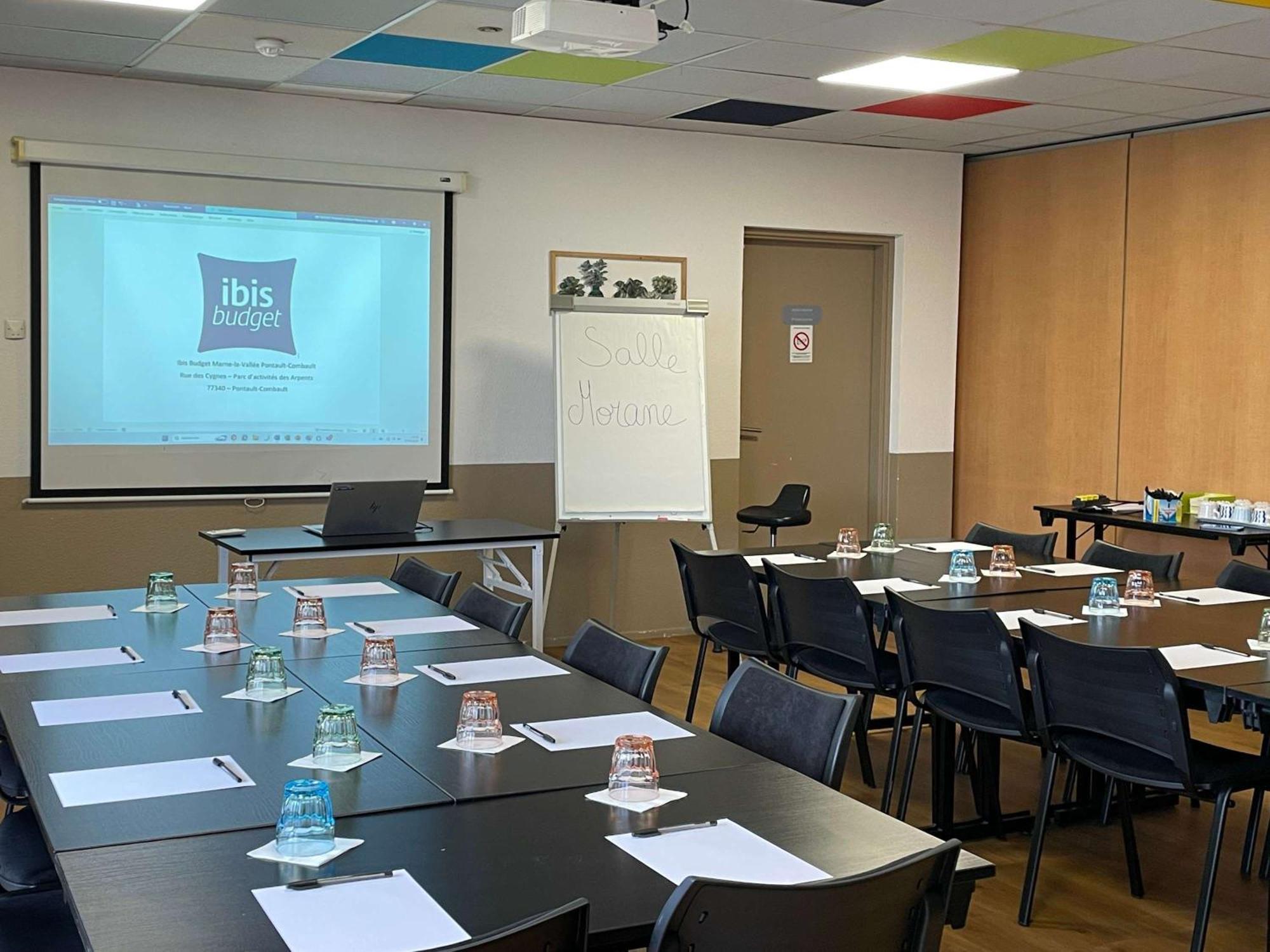Ibis Budget Marne La Vallee Pontault Combault Exterior foto