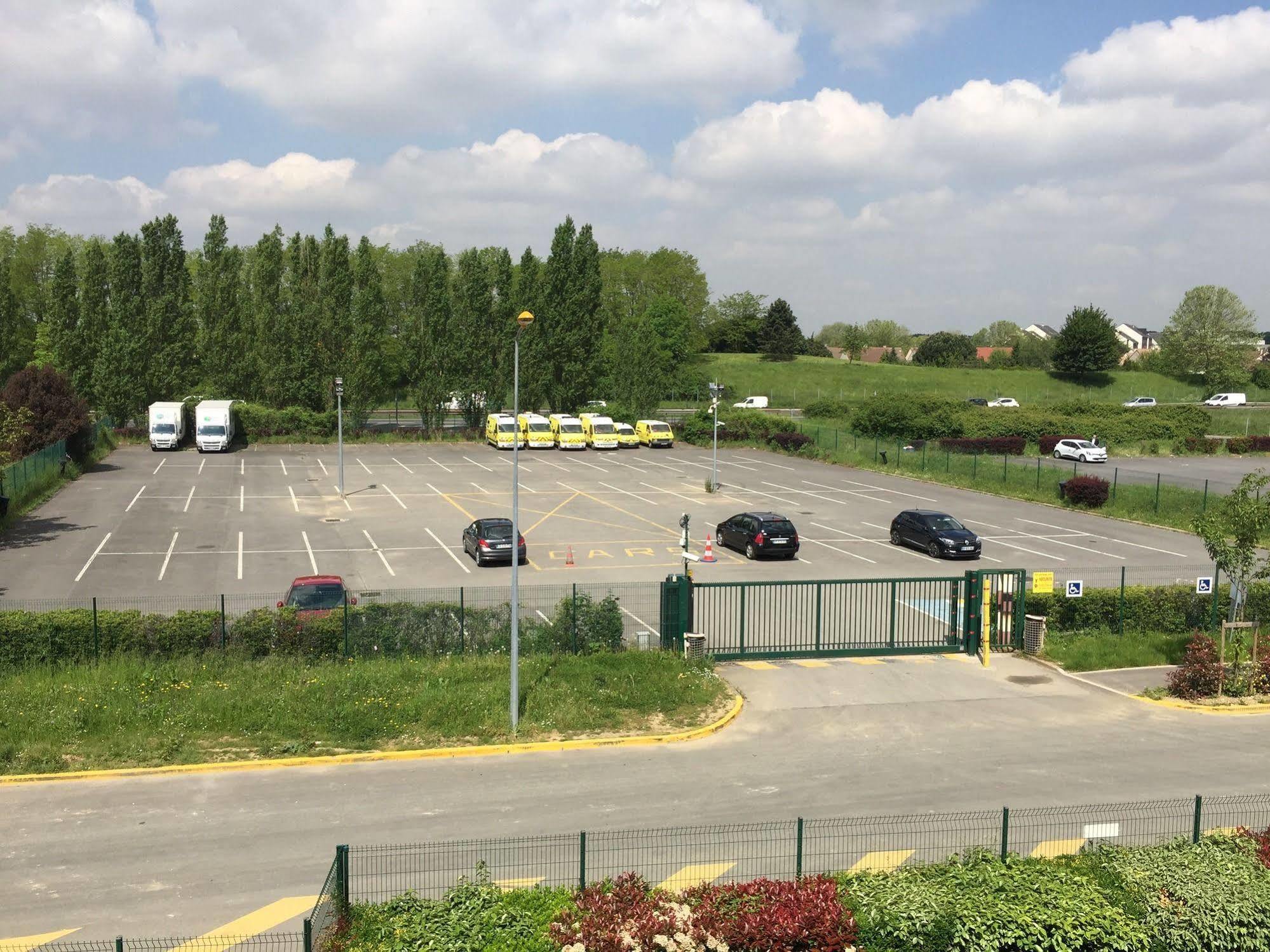 Ibis Budget Marne La Vallee Pontault Combault Exterior foto