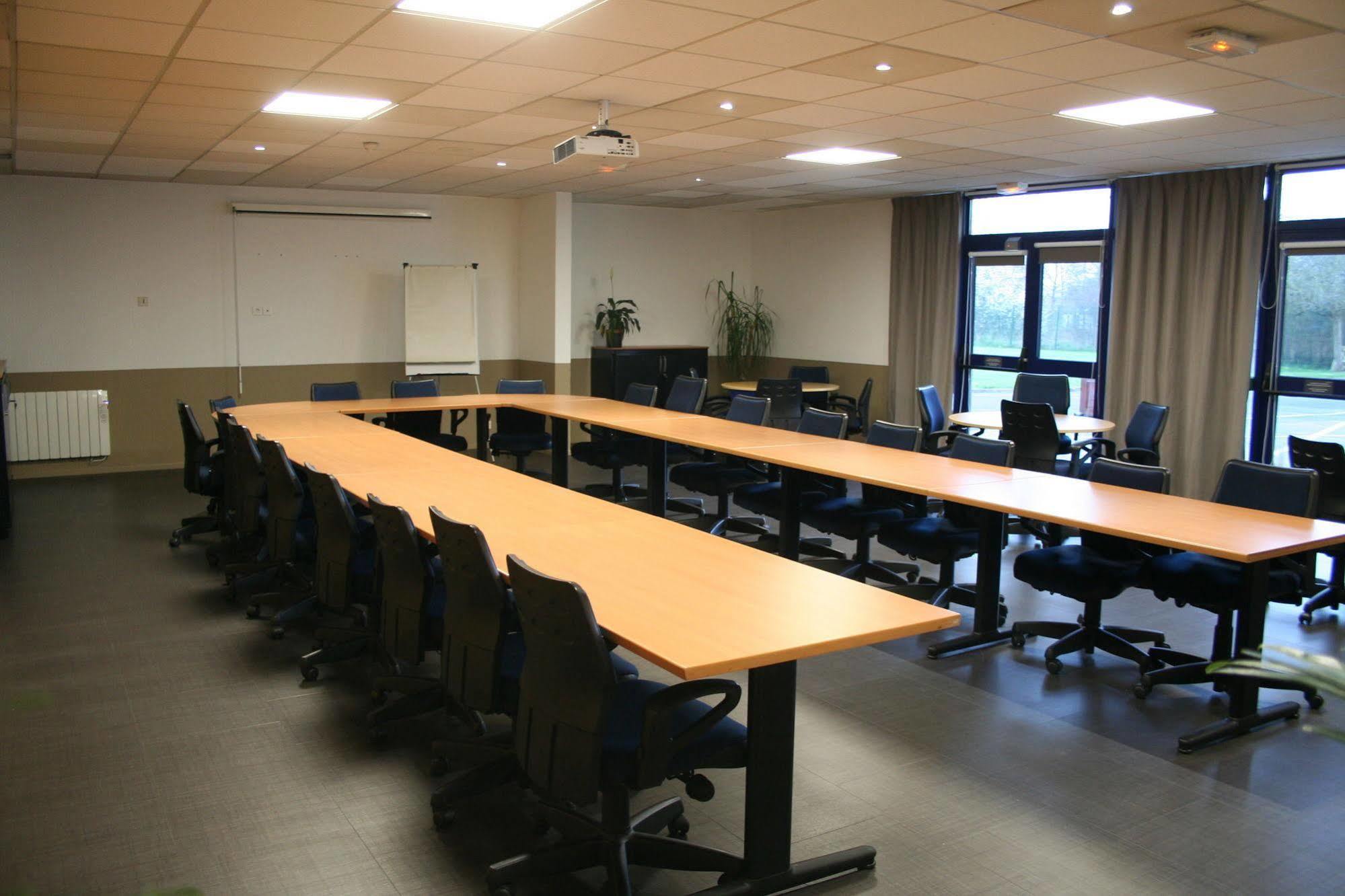 Ibis Budget Marne La Vallee Pontault Combault Exterior foto